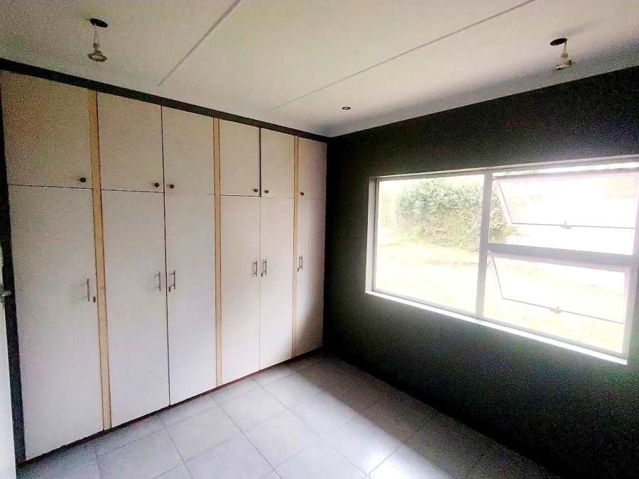 5 Bedroom Property for Sale in Beacon Bay Eastern Cape